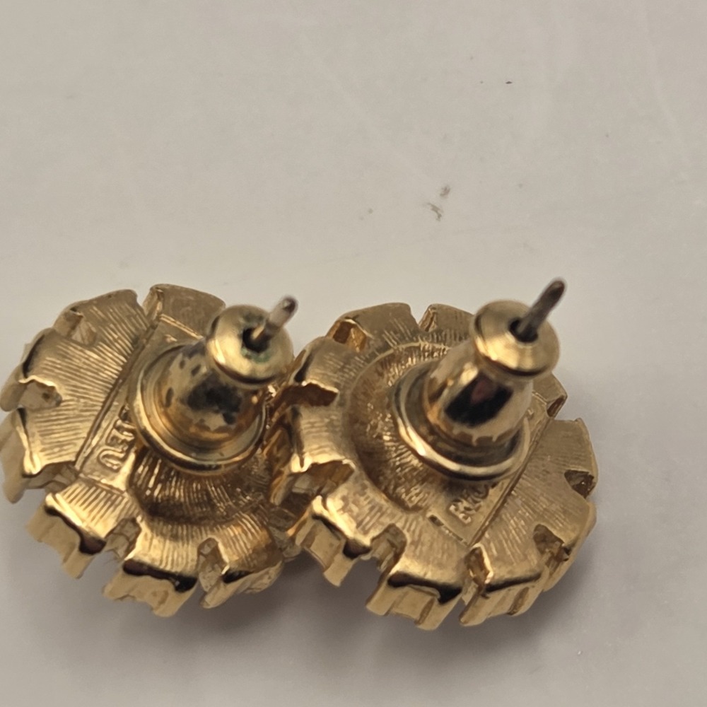 Richelieu VTG Gold Tone Faux Pearl Rhinestone Halo Stud Earrings - Picture 3 of 8